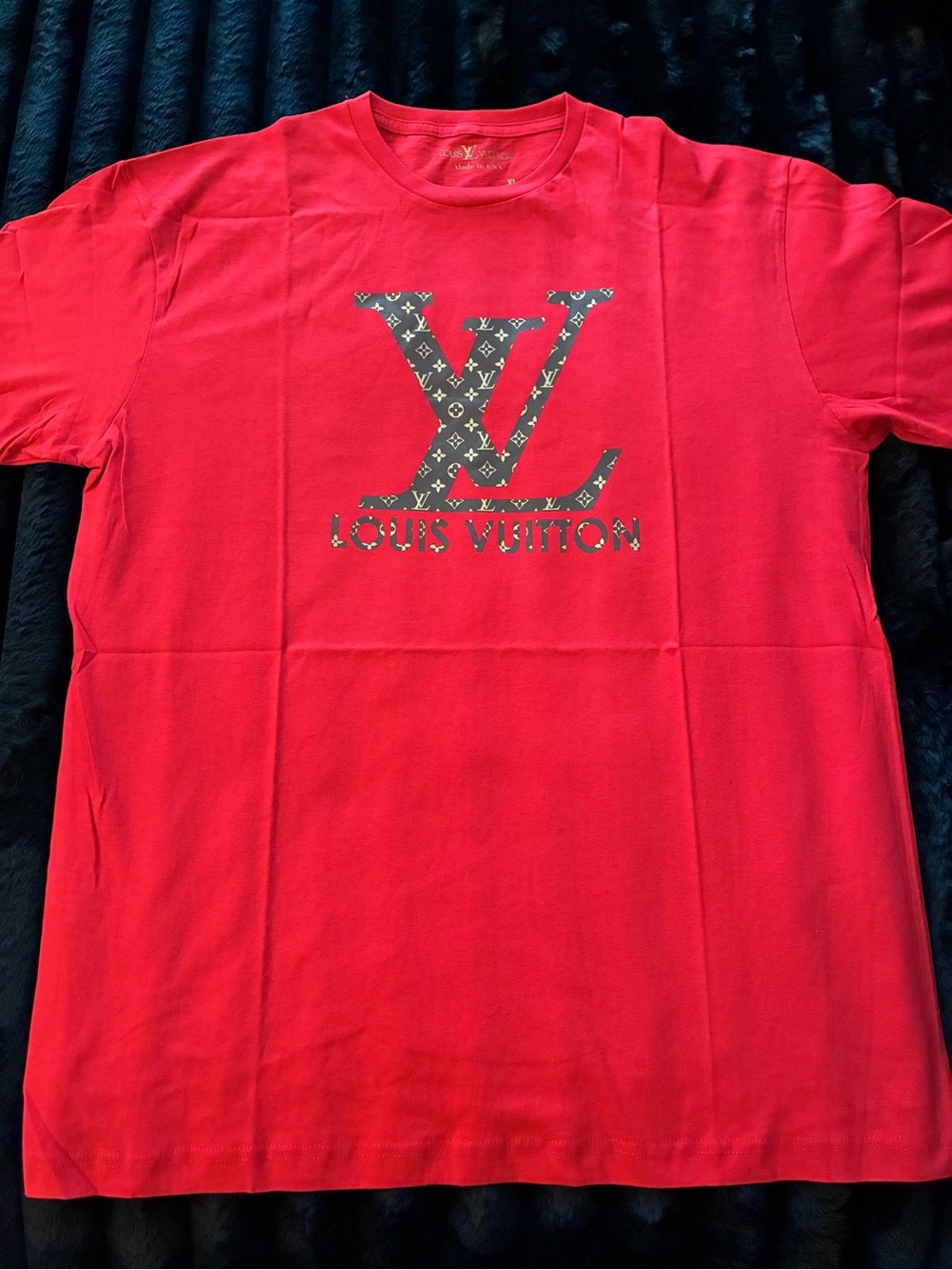 New Men’s Luxury Graphic Red T-shirt Size XL